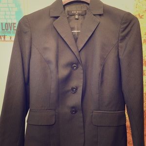 Black pinstripe Nine West women size 4 suite